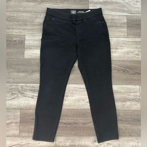 Levi Strauss Totally Shaping Pull-on Skinny Black Jeans Size 12/30